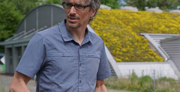 Andreas Wolf, Geschäftsführer der Stiftung für Wirtschaft und Ökologie, betreut das Schutzgebiet Chrutzelried.